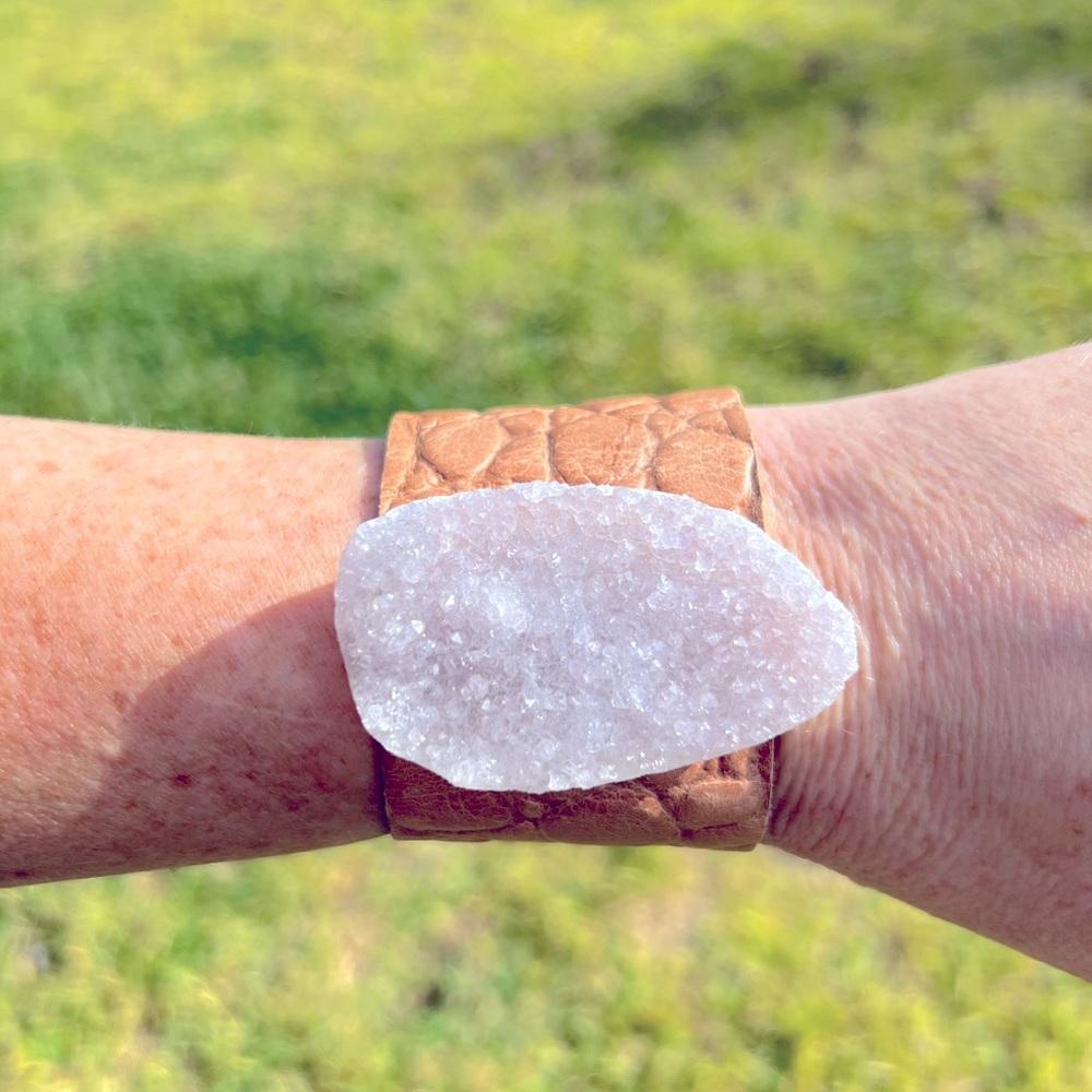 Leather and stone bracelet